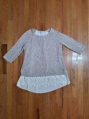 3/$10⭐ Moa Moa split back lace 3/4 Sleeve Shirt, women's Small, gray/tan
